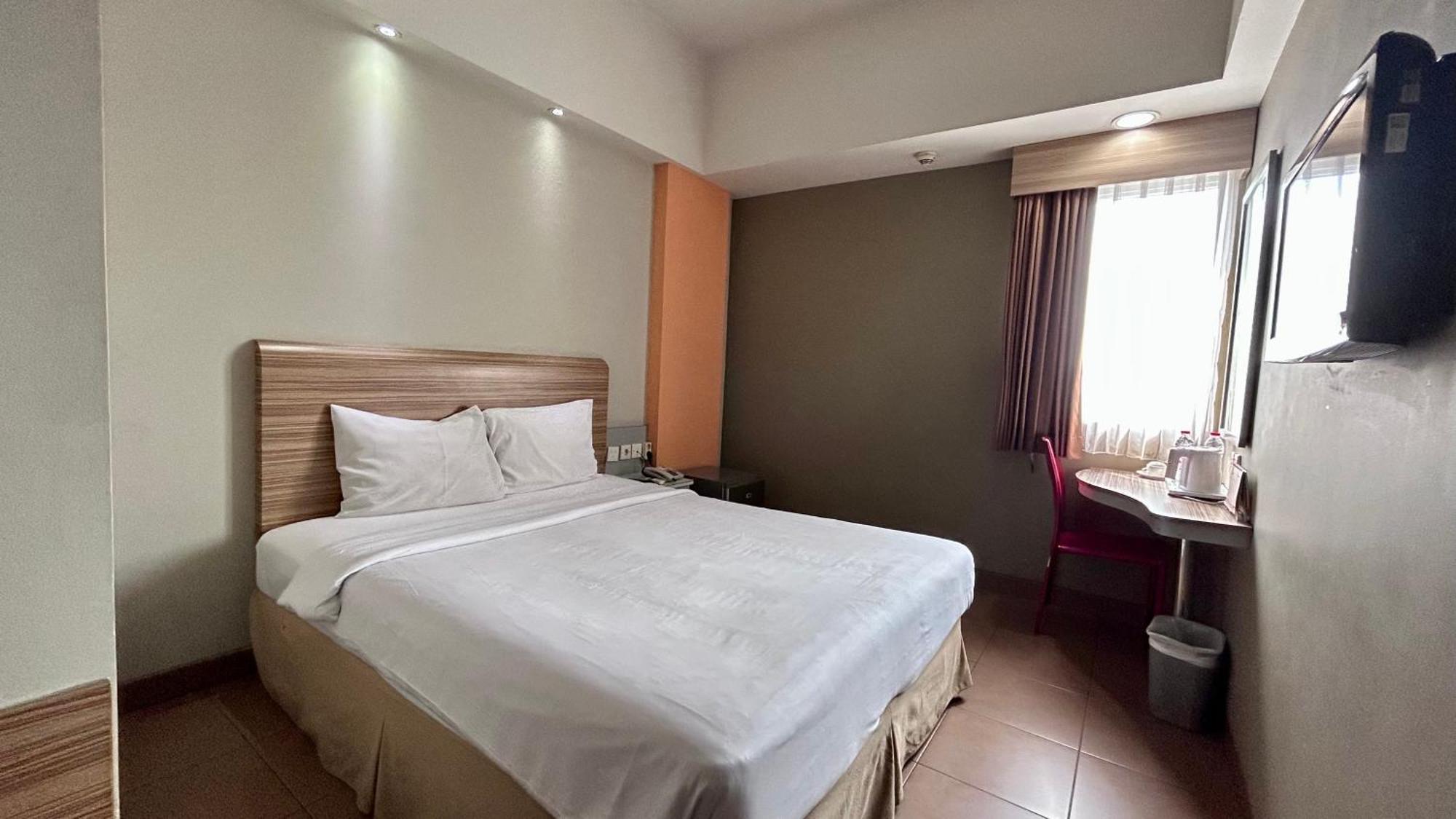 Metland Hotel Bekasi Exterior foto