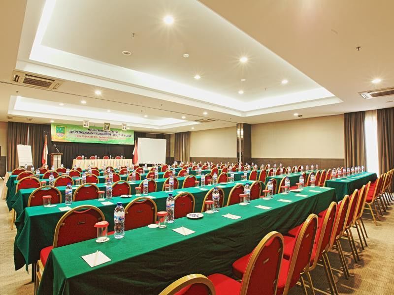 Metland Hotel Bekasi Exterior foto
